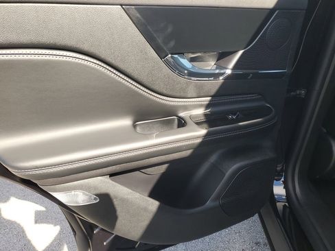 New 2026 Lincoln Corsair Premiere FWD image 9