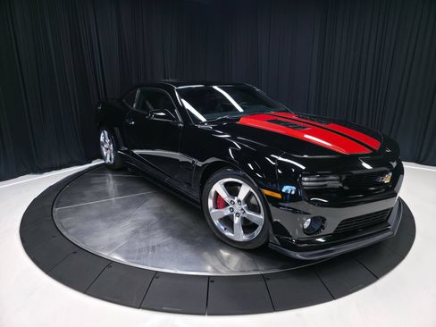 Used 2010 Chevrolet Camaro SS w/ Orange Stripe Package RWD image 16