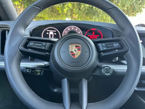 Certified 2025 Porsche Cayenne Coupe AWD/4WD image 27