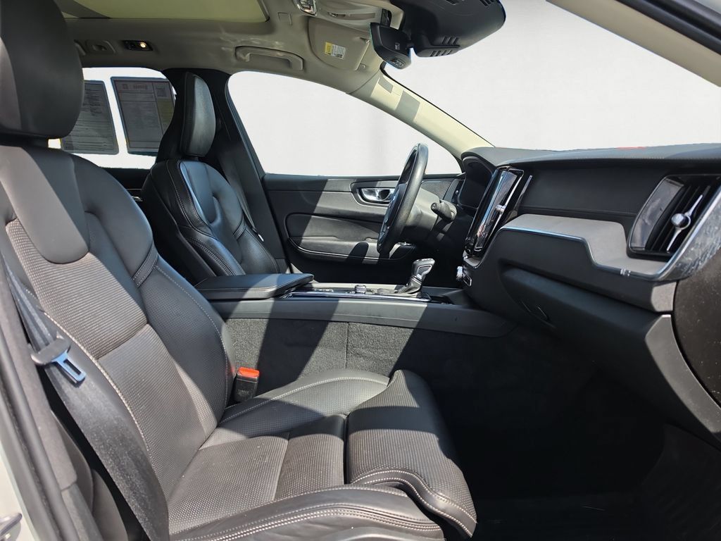 Used 2021 Volvo XC60 T5 Inscription AWD/4WD image 16