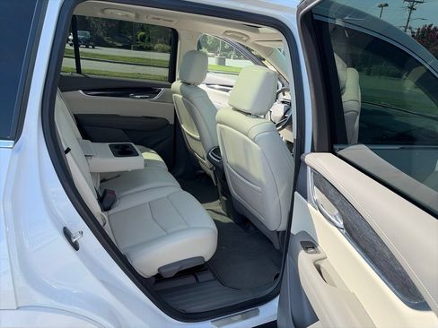 Used 2023 Cadillac XT6 Premium Luxury FWD image 17