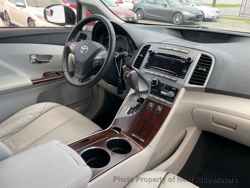 Used 2010 Toyota Venza FWD image 15