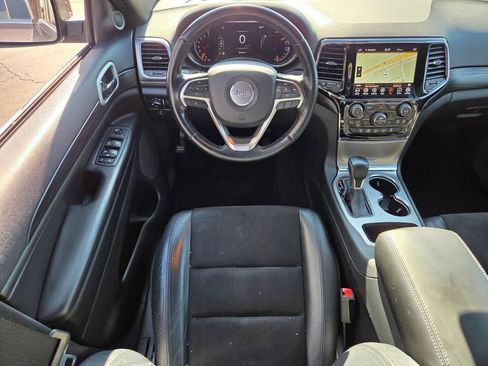 Used 2020 Jeep Grand Cherokee Laredo w/ Laredo X Package RWD image 16