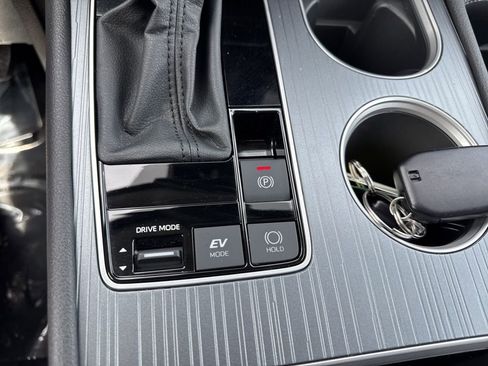 Used 2025 Toyota Sienna LE image 23