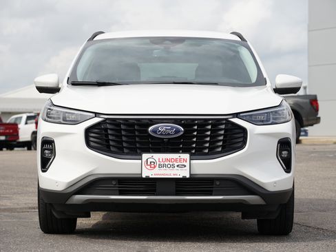 Used 2023 Ford Escape Platinum w/ Premium Technology Package image 9