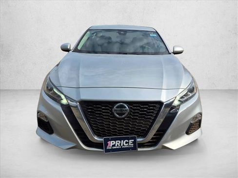 Used 2022 Nissan Altima 2.5 SV FWD image 2