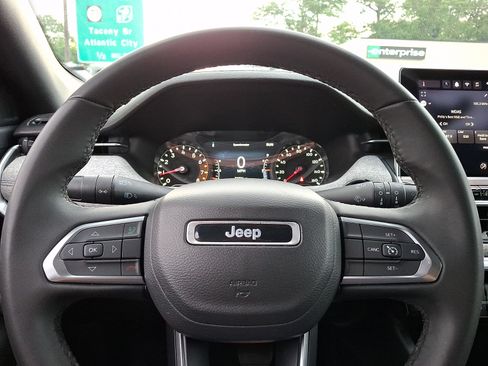 Used 2024 Jeep Compass Latitude AWD/4WD image 19