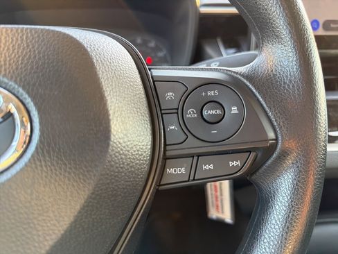 Used 2025 Toyota Corolla LE image 12