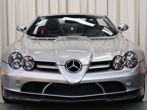 Used 2009 Mercedes-Benz SLR image 4