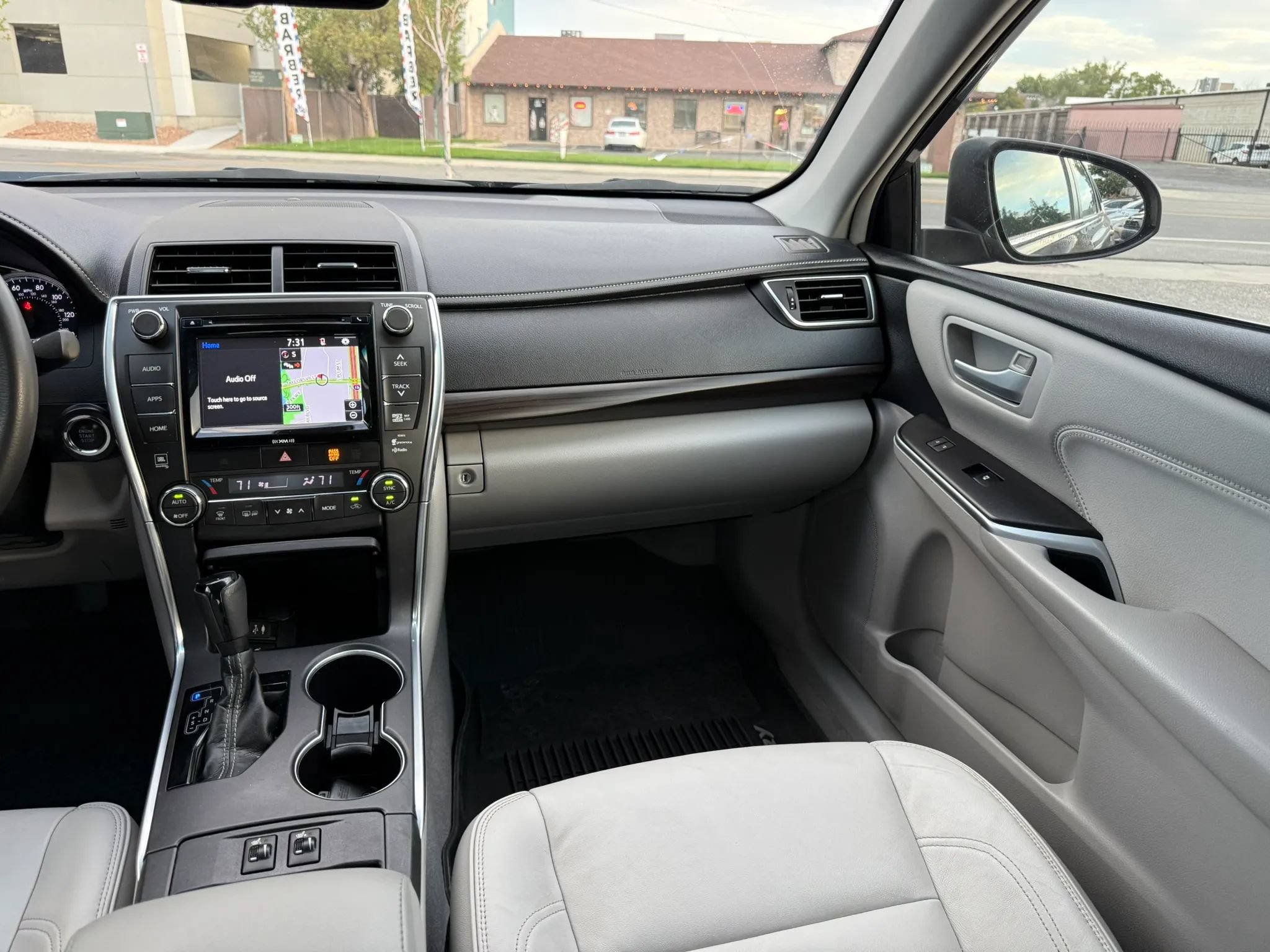 Used 2017 Toyota Camry XLE w/ Moonroof Package FWD image 16