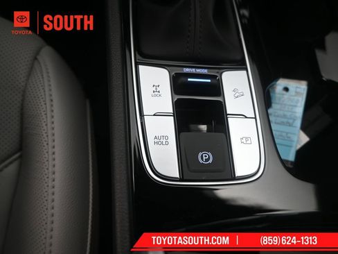 Used 2025 Hyundai Santa Cruz Limited AWD/4WD image 24