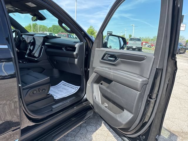 Certified 2025 GMC Yukon Elevation w/ LPO, Elevation Black Package AWD/4WD image 7