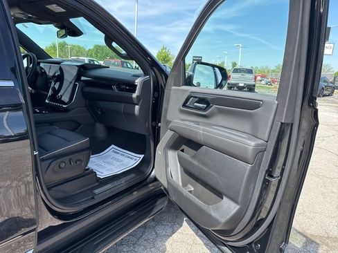 Used 2025 GMC Yukon Elevation w/ LPO, Elevation Black Package image 7