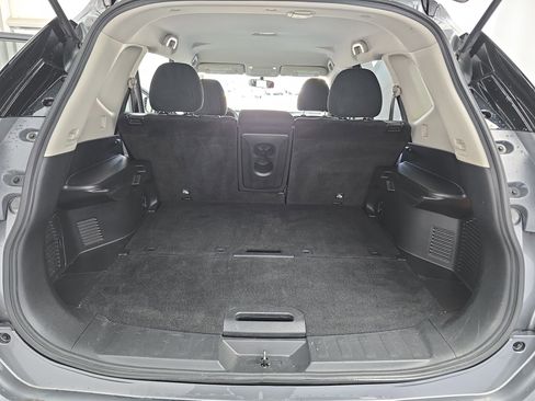 Used 2016 Nissan Rogue SV image 12