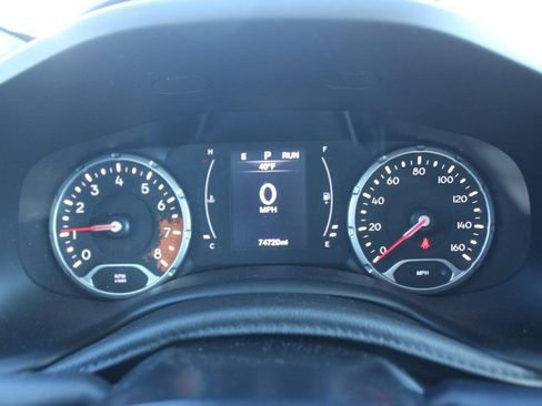 Used 2018 Jeep Renegade Latitude w/ Cold Weather Group image 19