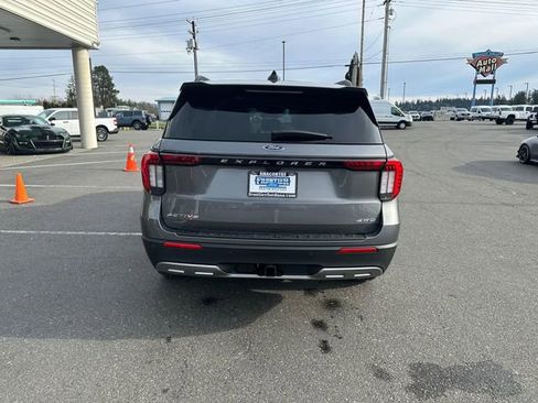 New 2026 Ford Explorer Active w/ Active Comfort Package image 3