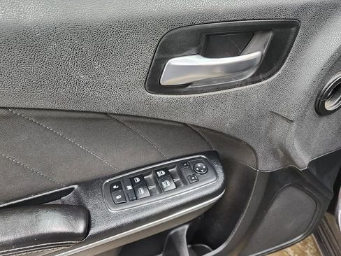 Used 2019 Dodge Charger SXT image 10