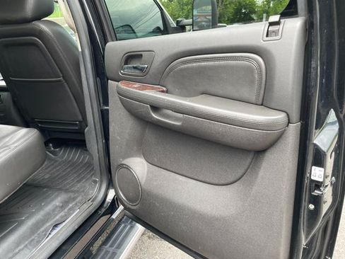 Used 2013 GMC Sierra 2500 Denali w/ Suspension Package, Off-Road AWD/4WD image 23
