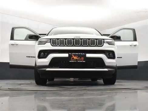 Used 2025 Jeep Compass Limited AWD/4WD image 11