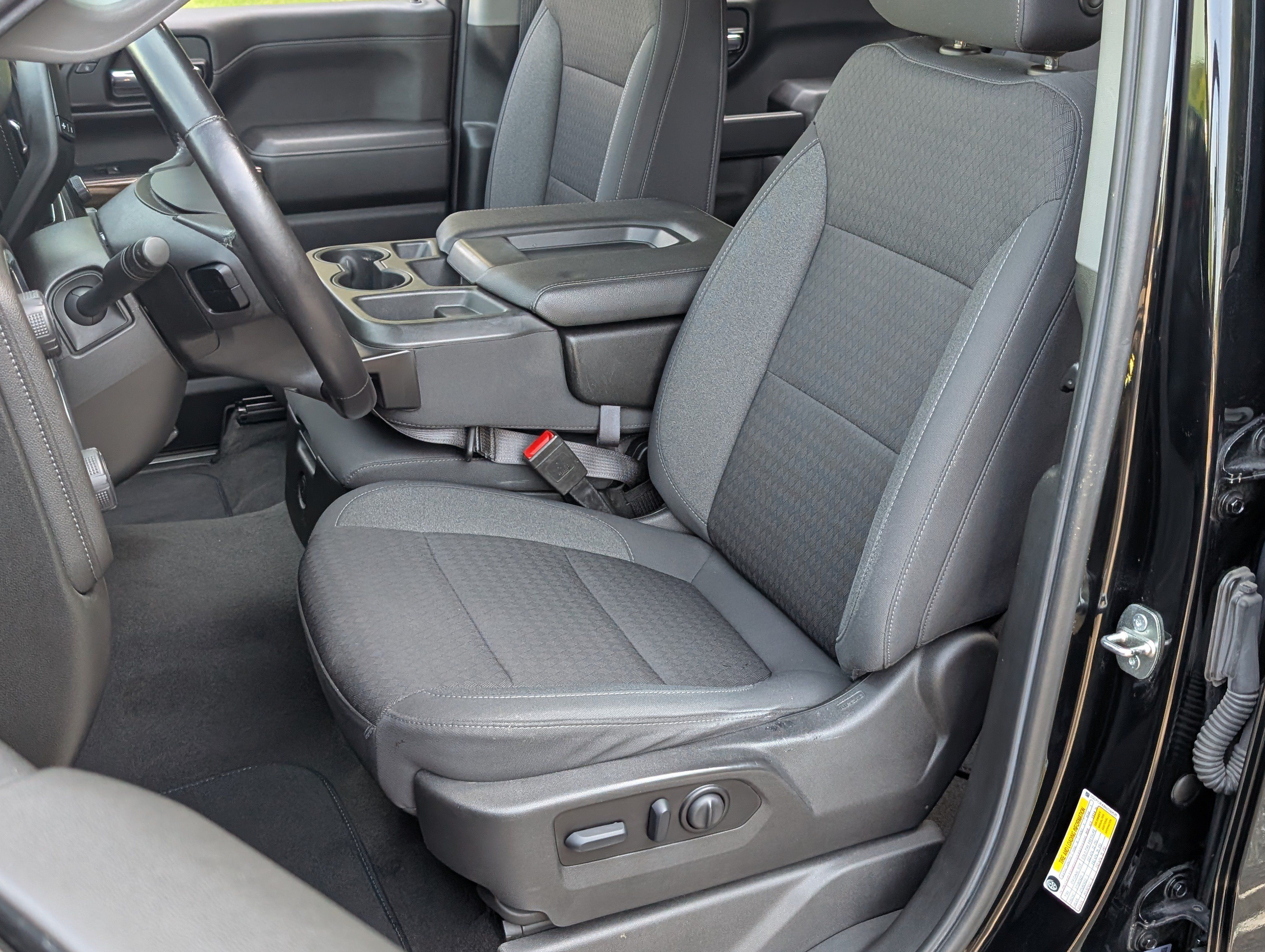 Used 2022 Chevrolet Silverado 1500 LT AWD/4WD image 16