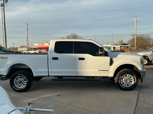 Used 2019 Ford F250 XLT w/ FX4 Off-Road Package image 5