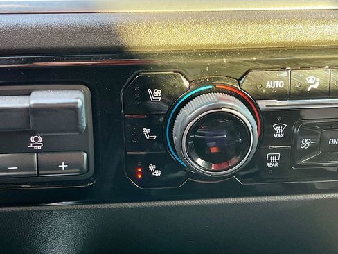 Used 2025 Chevrolet Silverado 1500 LTZ image 21