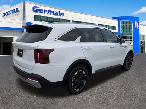 Used 2025 Kia Sorento S w/ Panoramic Sunroof Package FWD image 5