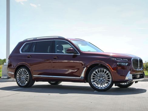 Used 2025 BMW X7 xDrive40i AWD/4WD image 2