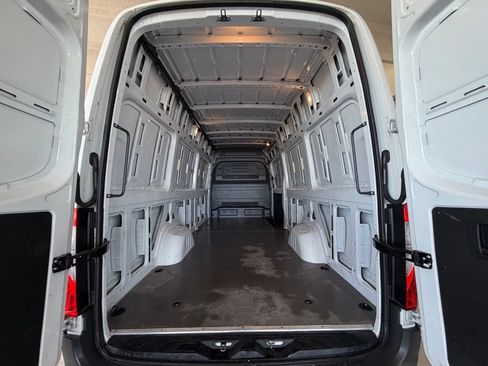 Used 2025 Mercedes-Benz Sprinter 2500 image 40
