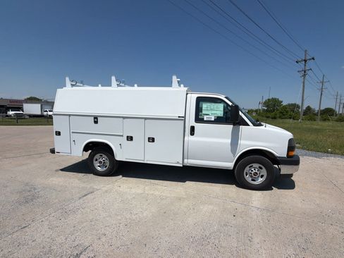 New 2025 GMC Savana 3500 w/ Power Convenience Package RWD image 20