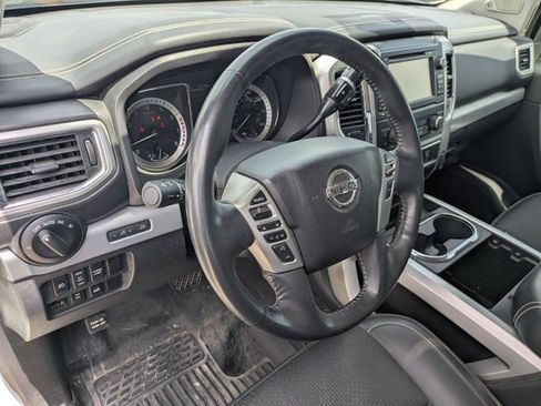 Used 2017 Nissan Titan PRO-4X AWD/4WD image 10