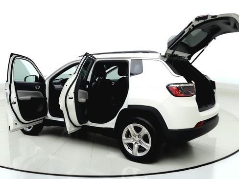 Used 2023 Jeep Compass Latitude w/ Convenience Group AWD/4WD image 12