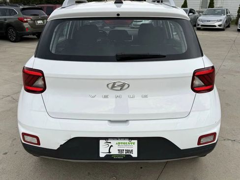 Used 2021 Hyundai Venue SEL w/ Premium Package image 6