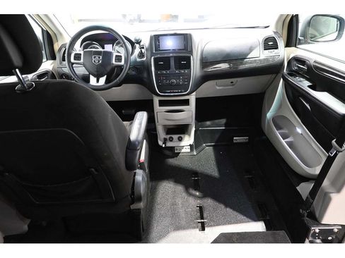 Used 2012 Dodge Grand Caravan Crew FWD image 21