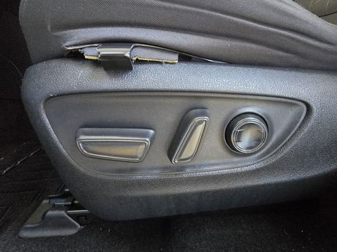 Used 2021 Toyota RAV4 XLE AWD/4WD image 17