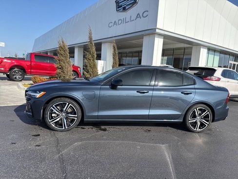 Used 2022 Volvo S60 T8 R-Design Expression w/ Advanced Package image 2