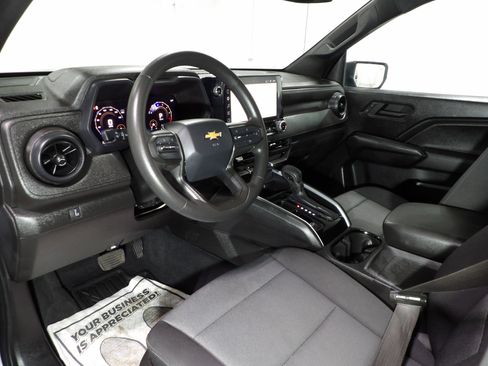 Used 2025 Chevrolet Colorado W/T RWD image 12