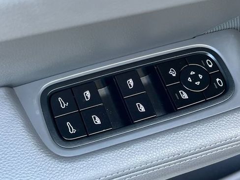 Used 2021 Porsche Cayenne AWD/4WD image 12