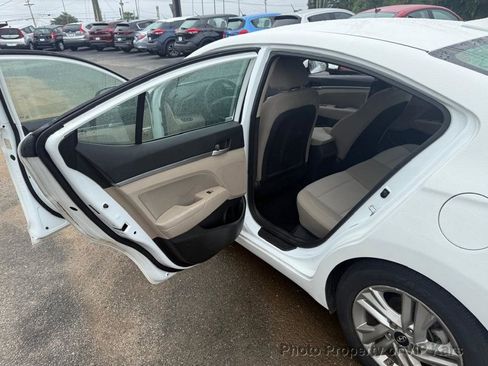 Used 2019 Hyundai Elantra SEL image 9