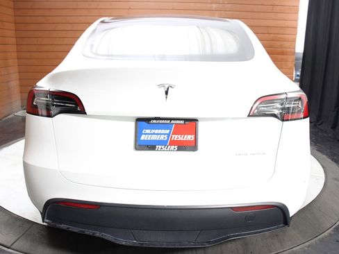 Used 2023 Tesla Model Y Long Range image 2