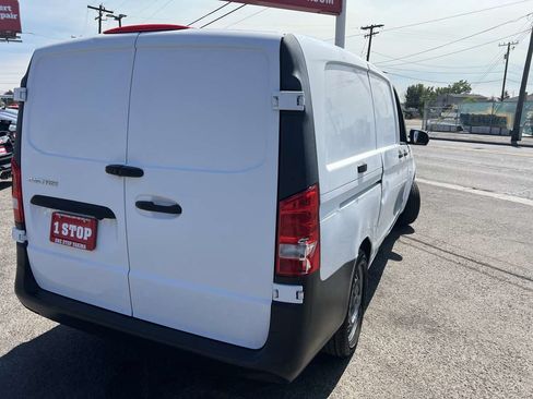 Used 2017 Mercedes-Benz Metris image 5