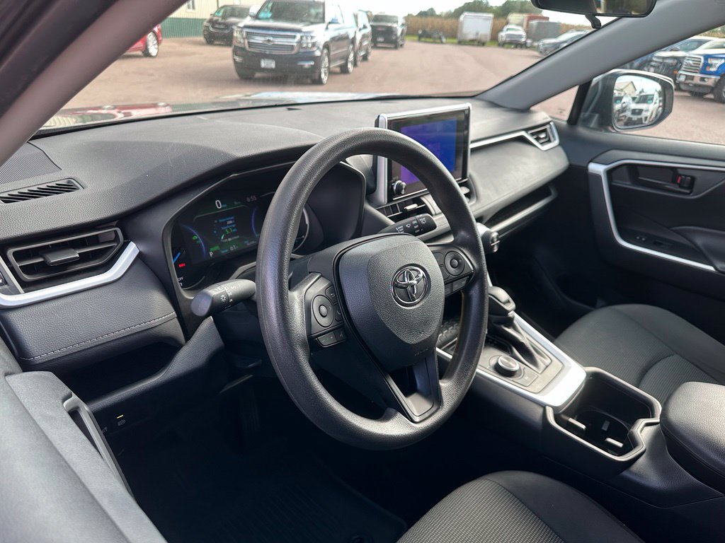 Used 2024 Toyota RAV4 LE AWD/4WD image 2