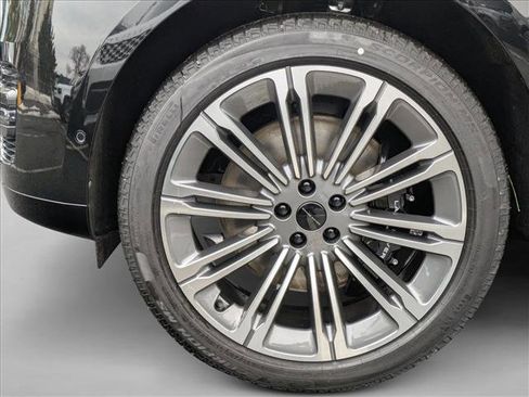 New 2026 Land Rover Range Rover SE image 10