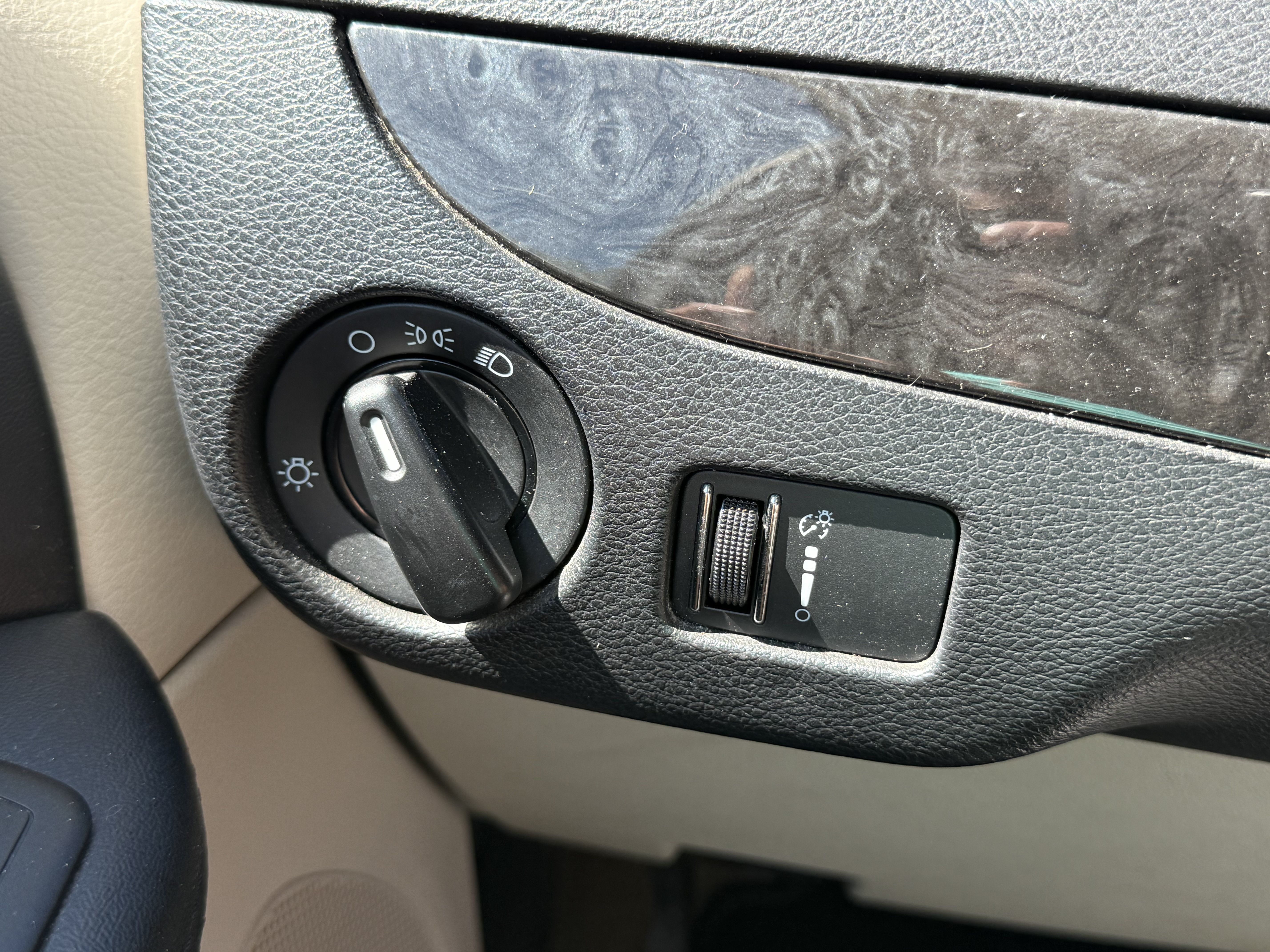 Used 2014 Dodge Grand Caravan SXT FWD image 24