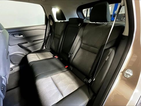 Used 2025 Nissan Rogue SV AWD/4WD image 34
