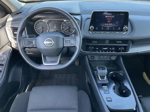 Used 2025 Nissan Rogue SV FWD image 10