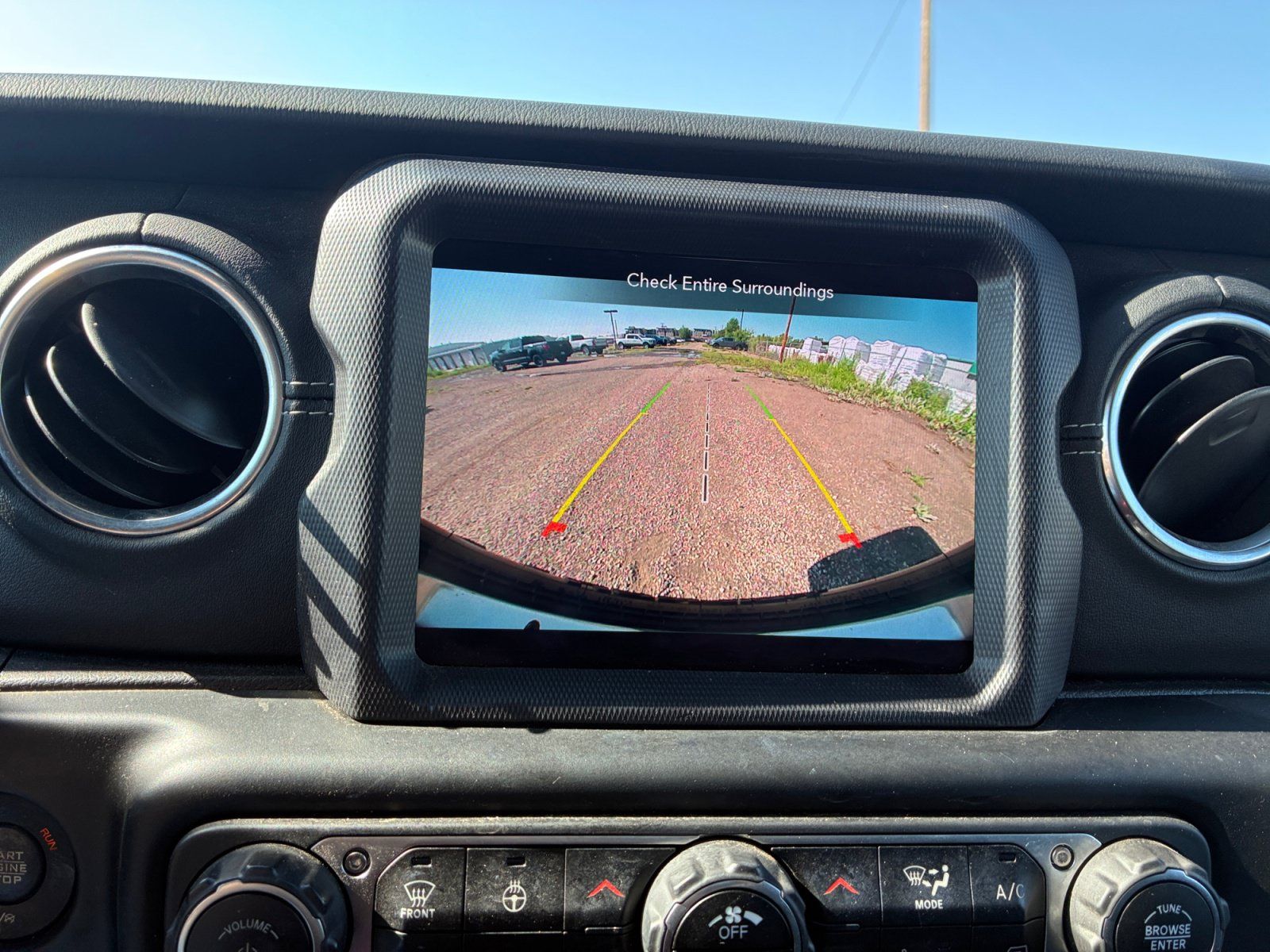 Used 2020 Jeep Wrangler Unlimited Sahara AWD/4WD image 28
