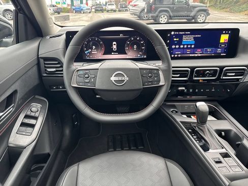 New 2026 Nissan Sentra SR w/ SR Premium Package FWD image 13