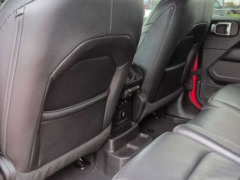Used 2018 Jeep Wrangler Unlimited Sahara AWD/4WD image 17