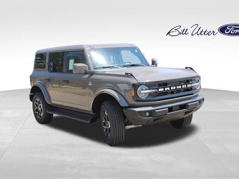 New 2026 Ford Bronco Outer Banks AWD/4WD image 2